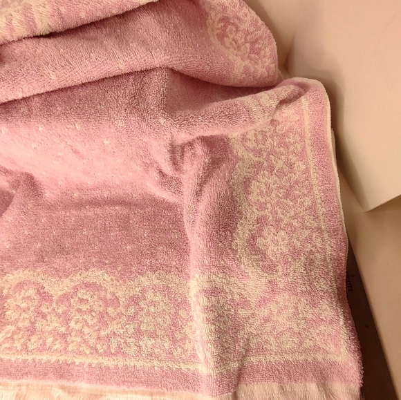 Vintage Fieldcrest 90% Cotton Pink Roses Bath Towel & Hand Towel Set Fringe - Picture 8 of 15